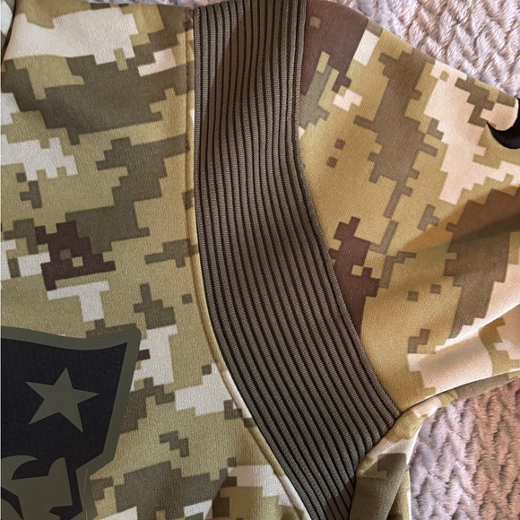 Men’s Nike New England Patriots On Field Camo Sweatshirt with Pockets Size Small - Picture 6 of 9